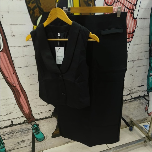 Imported New Waist coat & skirt set - Picture 3 of 3